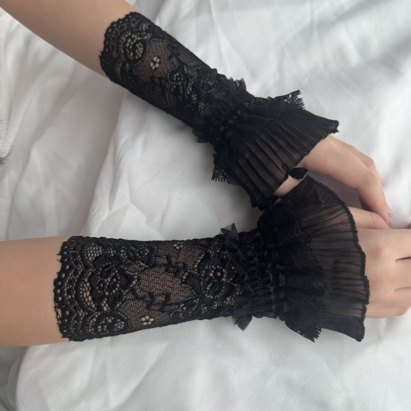 Lace Hollow Wrist Covers Trump - огляд і ціна Men Accessories For Wedding