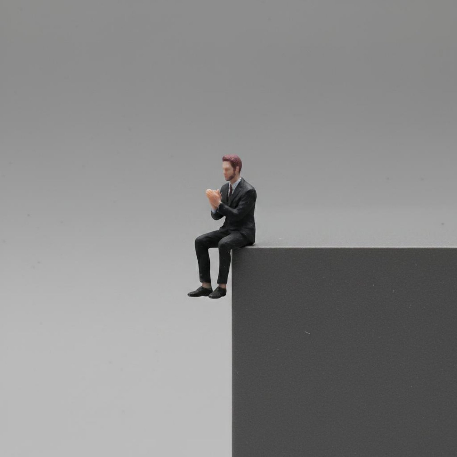 1:64 Scale Sitting Man Figure  - огляд і ціна Men'S Accessories With Suits